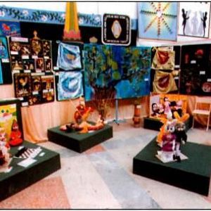 Экспозиция декоративно-прикладного творчества Политехнической гимназии, 90-е годы