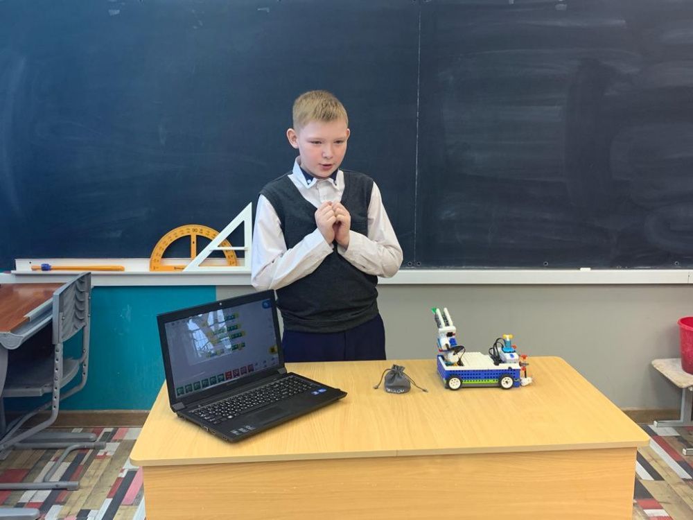 На базе ЧОУ "Православная гимназия №11" прошел городской конкурс детских проектов по робототехнике
