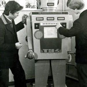 Робот, собранный учащимися технического училища №14 (70-е годы)